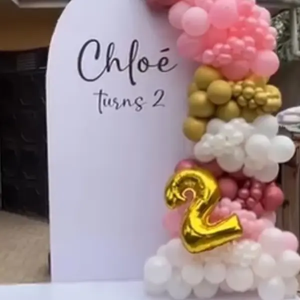 Balloon Backdrop With Step